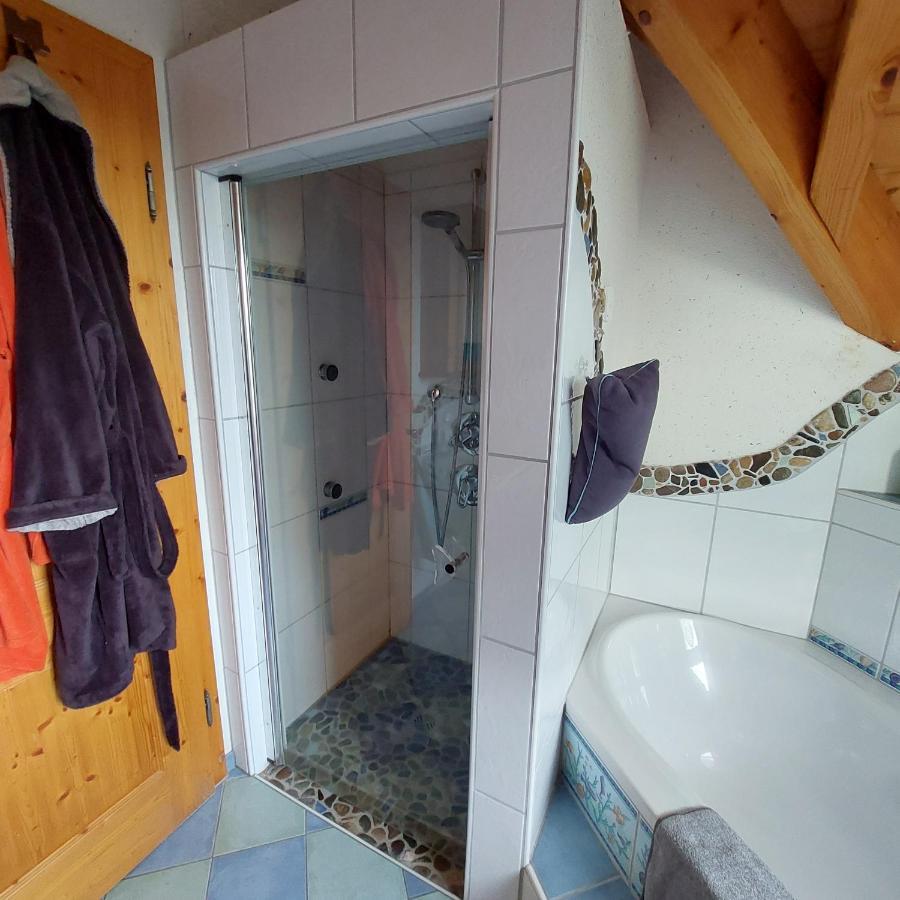 Gaestezimmer In Traumhafter Lage Neben Der Kurstadt Oberthulba Luaran gambar